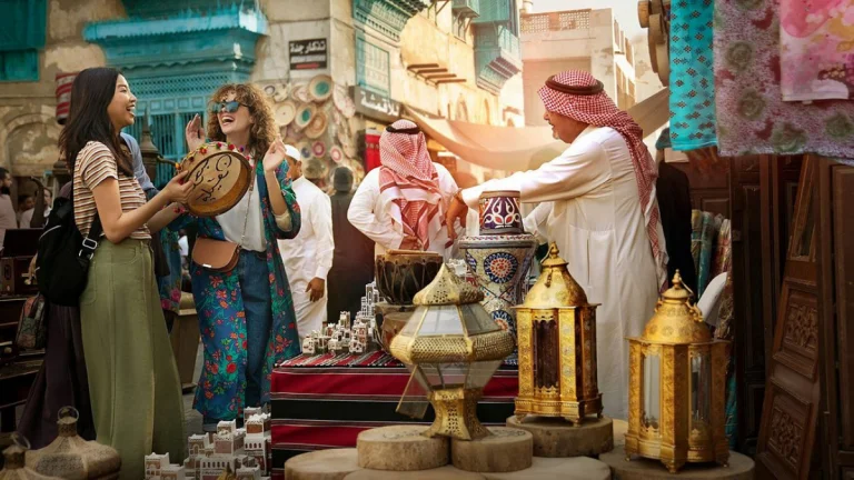 تنظيم معارض لنشر الثقافات الشعرية والتراثية والأدبية